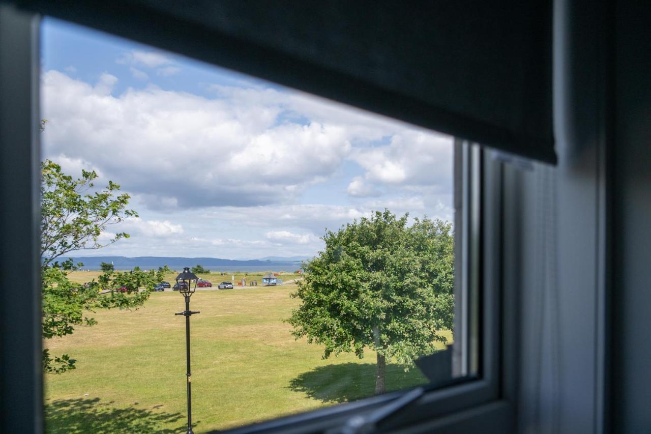Seaview House - A Traditional Home By The Beach Nairn Exterior photo