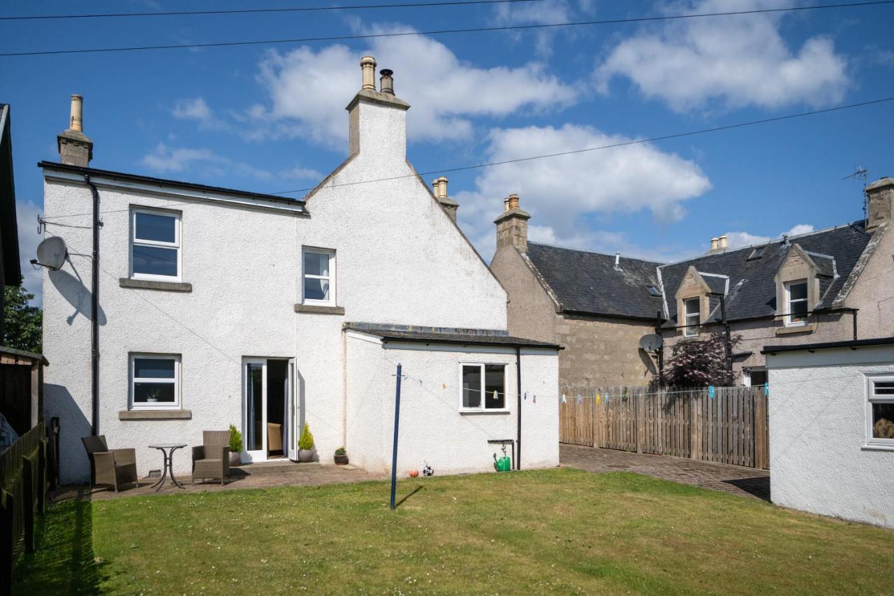 Seaview House - A Traditional Home By The Beach Nairn Exterior photo